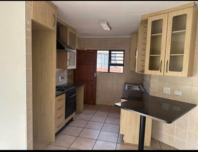 2 BEDROOM PROPERTY TO RENT IN FOURWAYS